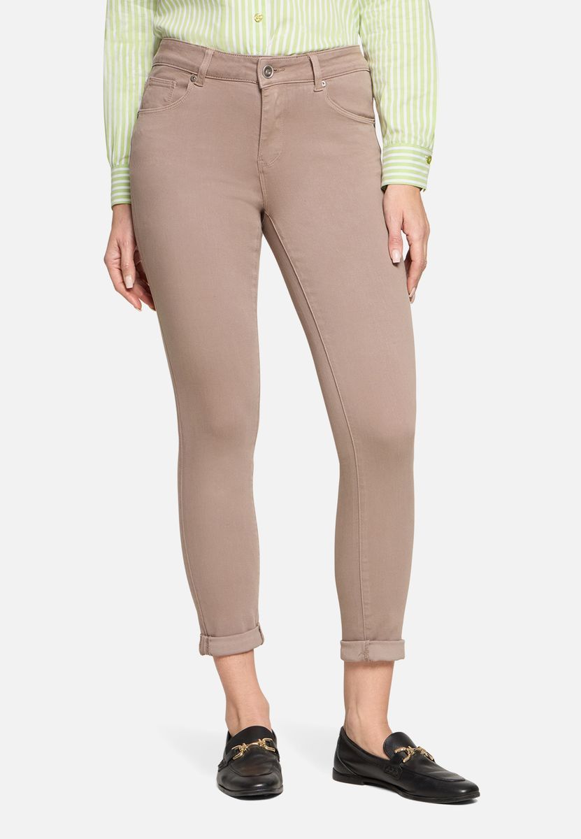 Stretch Slim-Fit Cropped Jeans