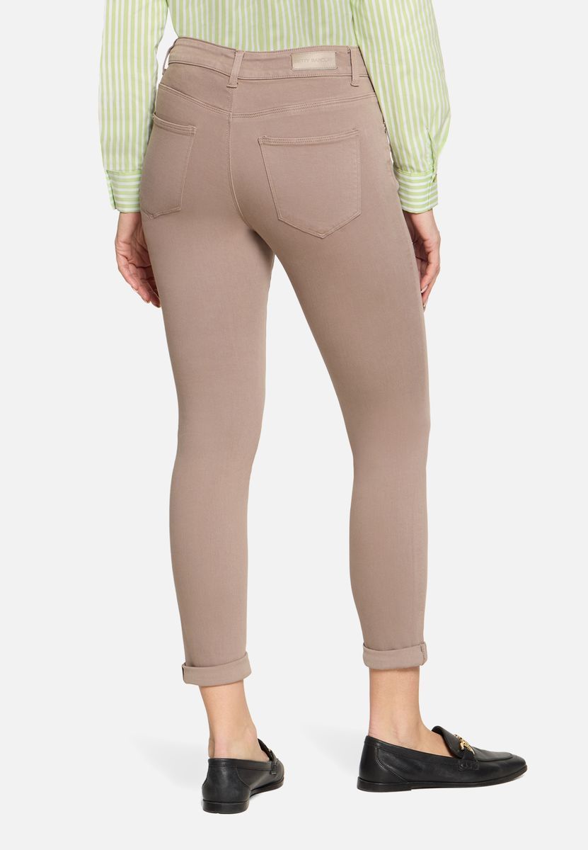 Stretch Slim-Fit Cropped Jeans