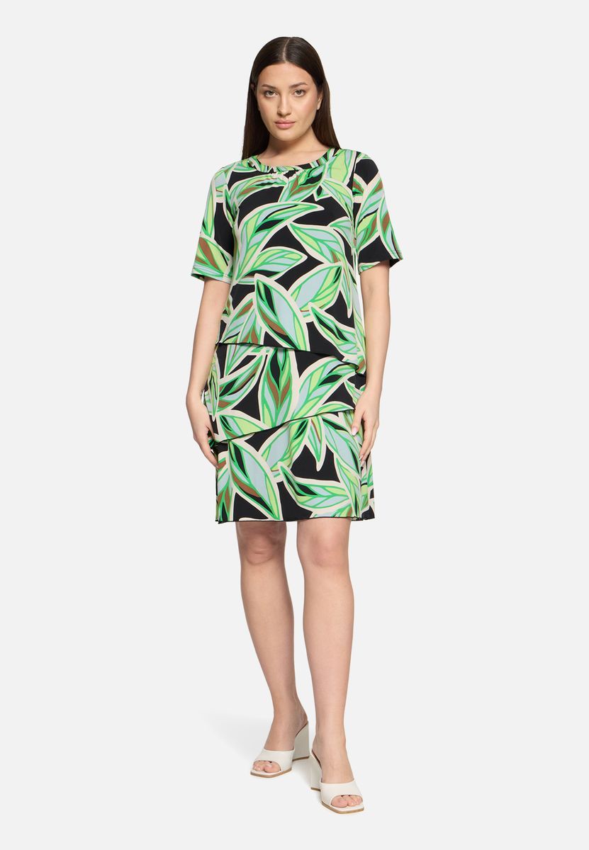 Stufenkleid mit Blätterprint und kurzen Ärmeln
