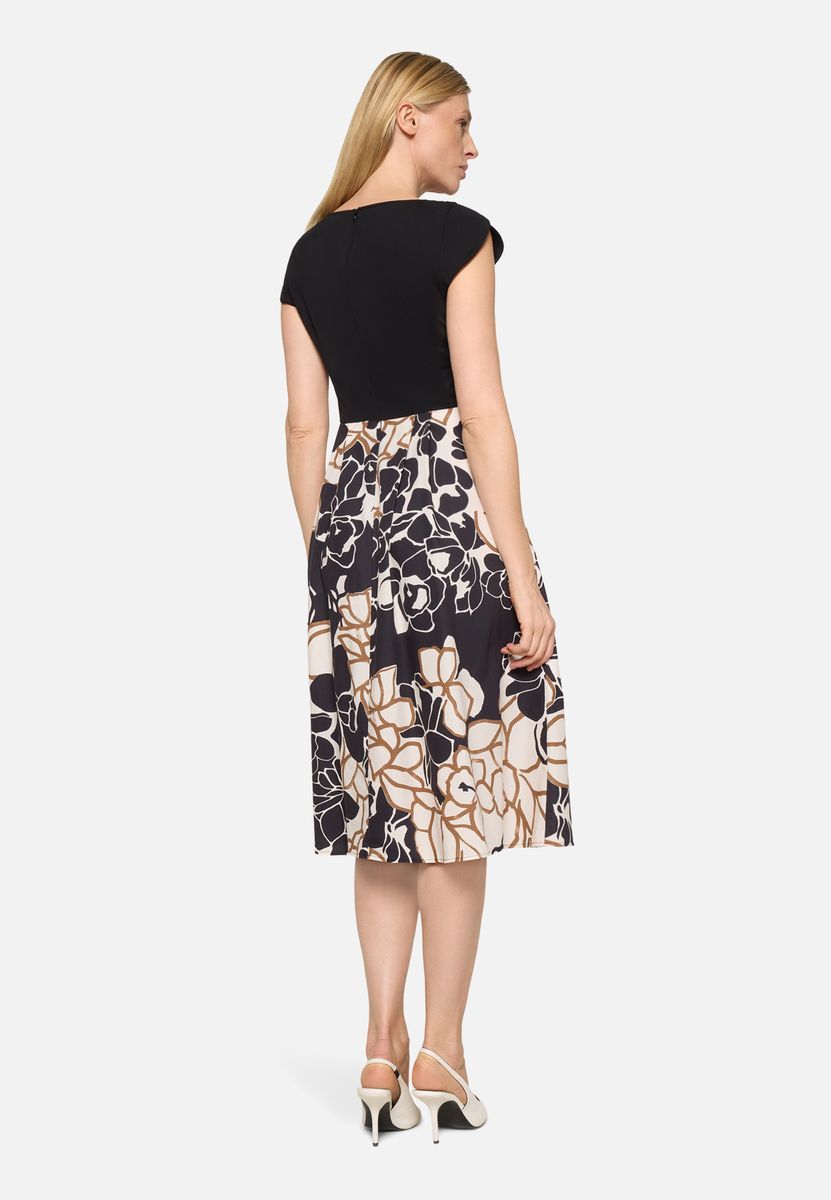 Etuikleid mit Blumenmuster und ausgestelltem Rock