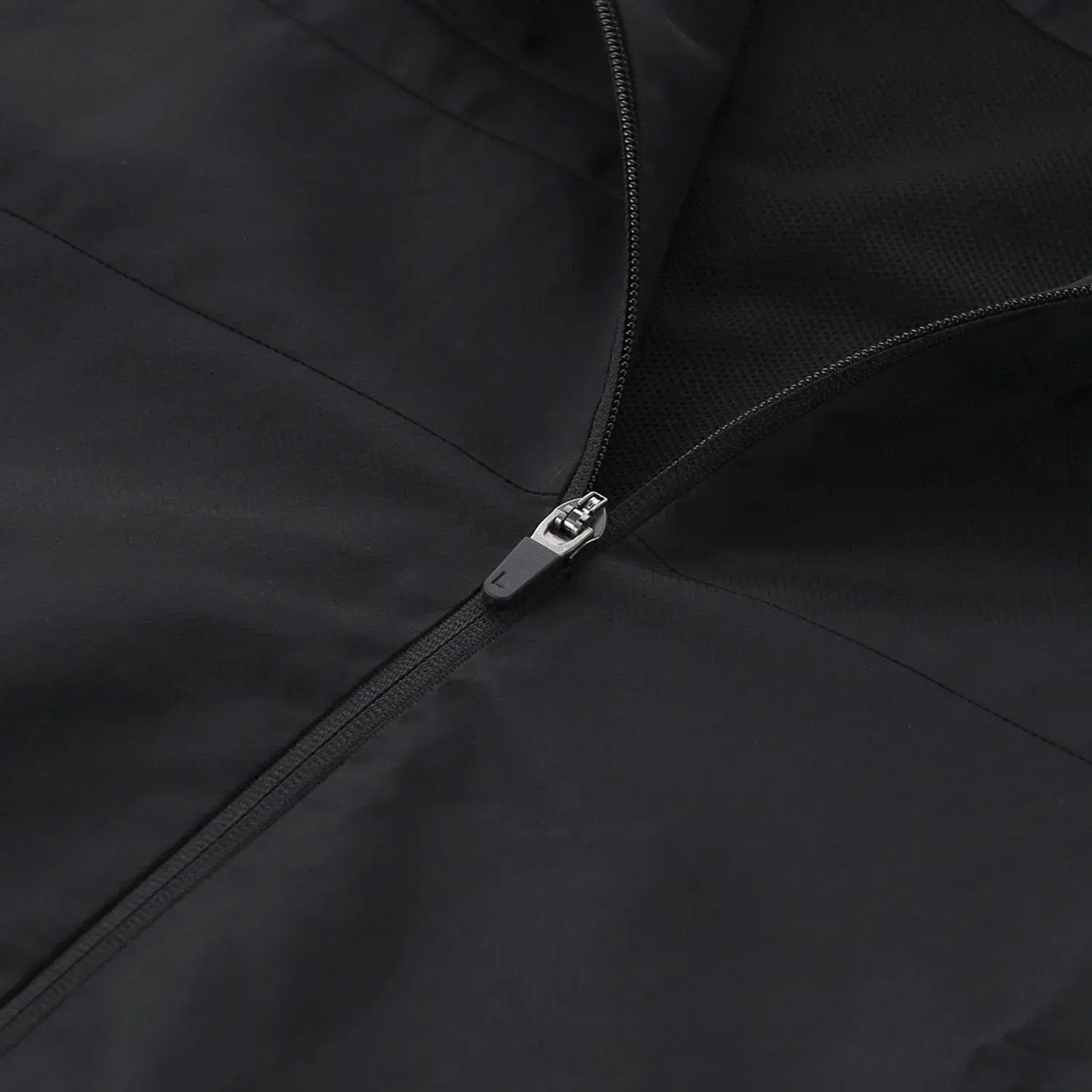 Lacoste - Sportive Übergangsjacke - Größe L - schwarz