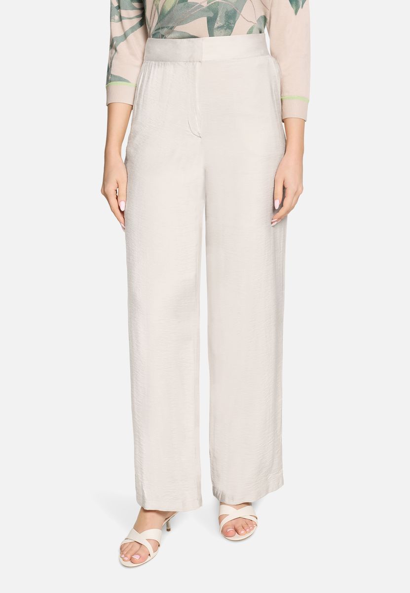 Weitgeschnittene Hose mit lässiger Passform