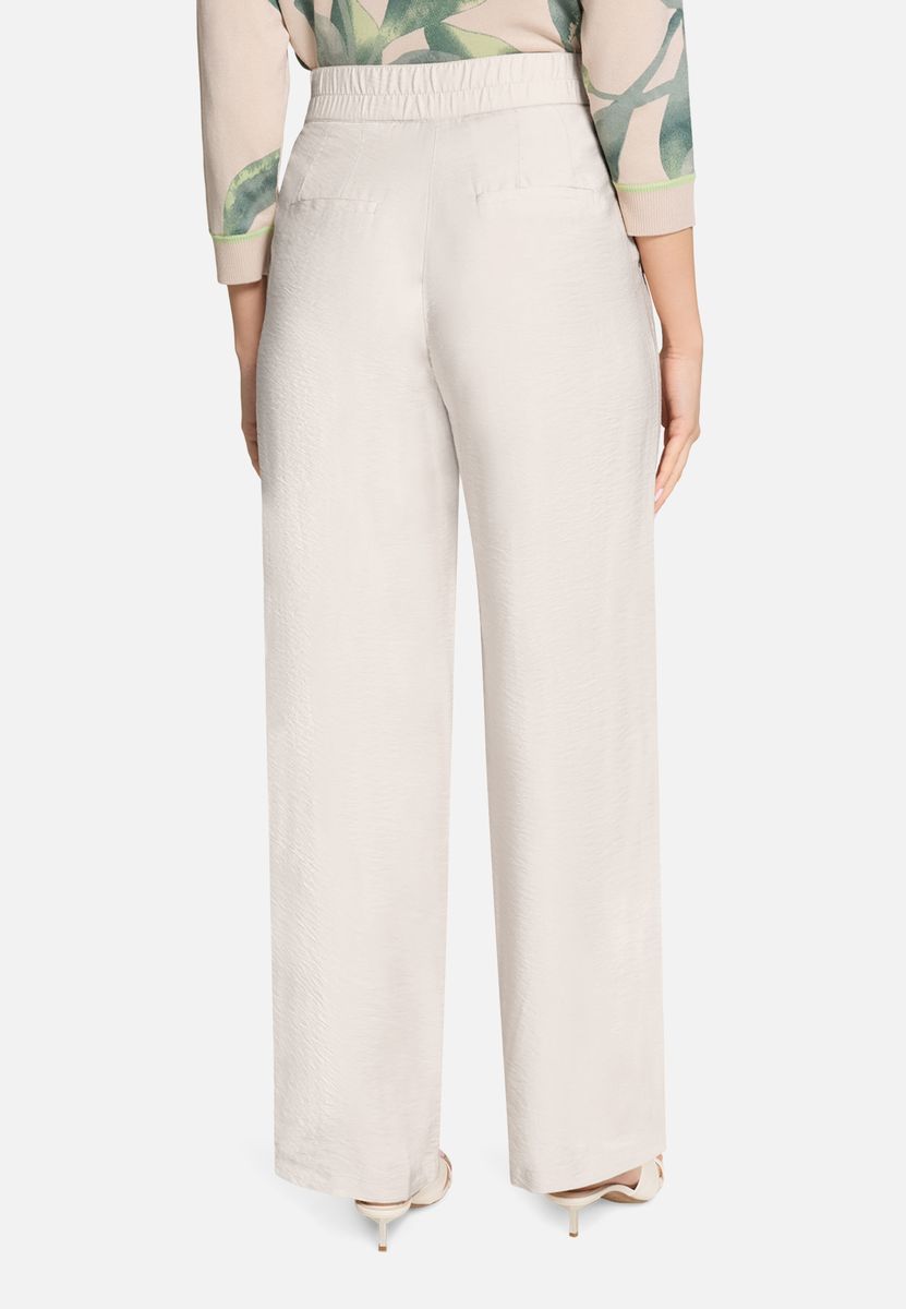Weitgeschnittene Hose mit lässiger Passform