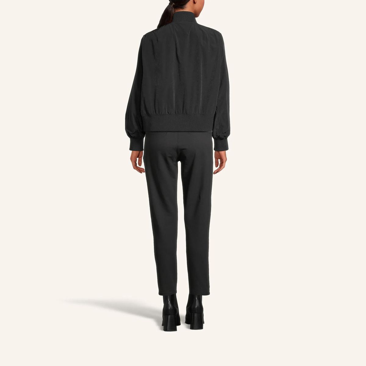 Klassische, verkürzte Bomberjacke