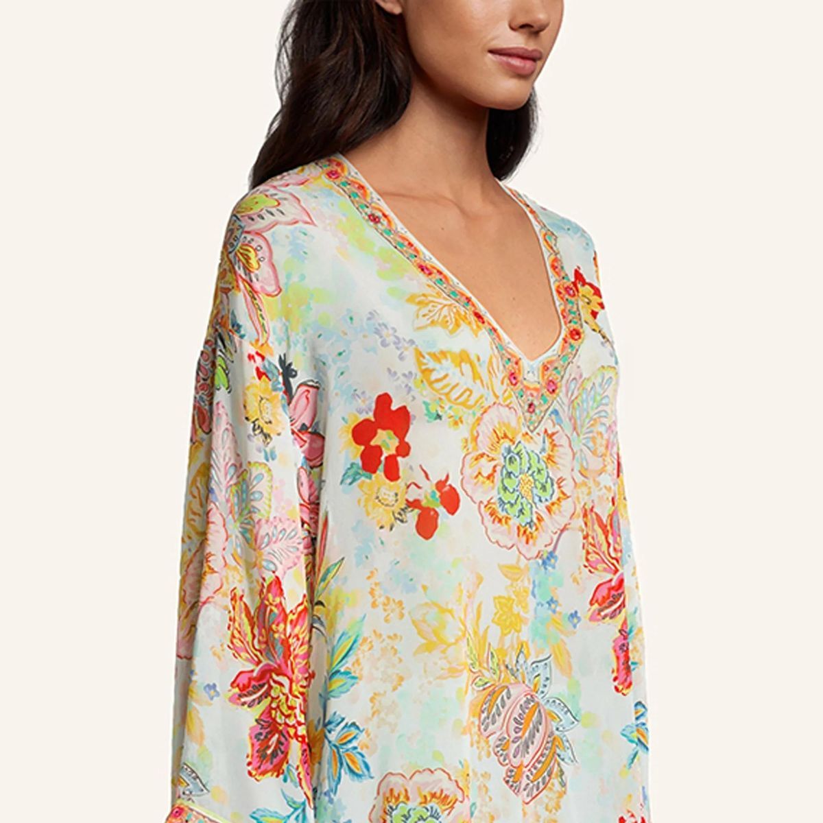 Tunika mit Blumenmuster und Schmucksteinen