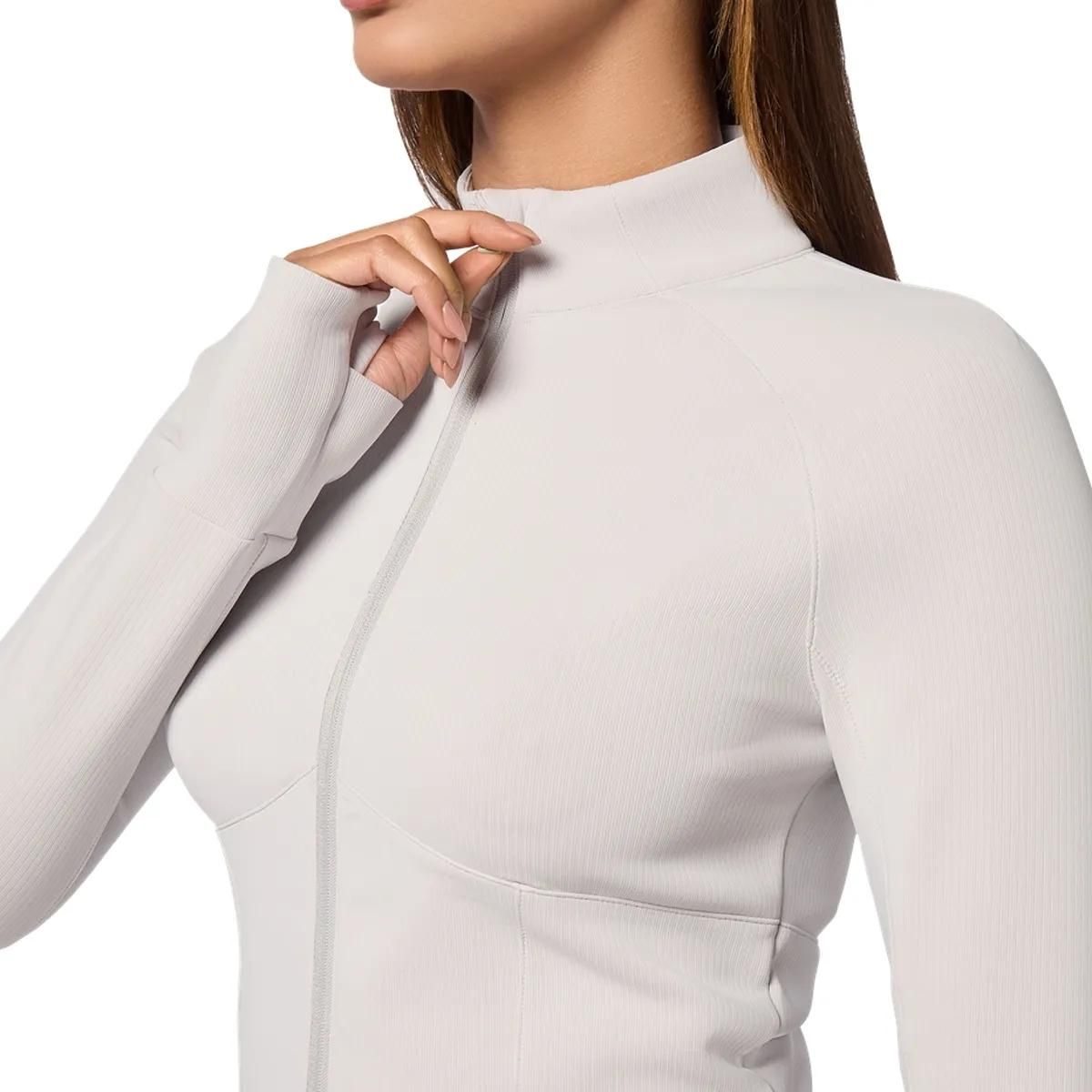 Figurbetonte, kurze Sportjacke mit Daumenlöchern