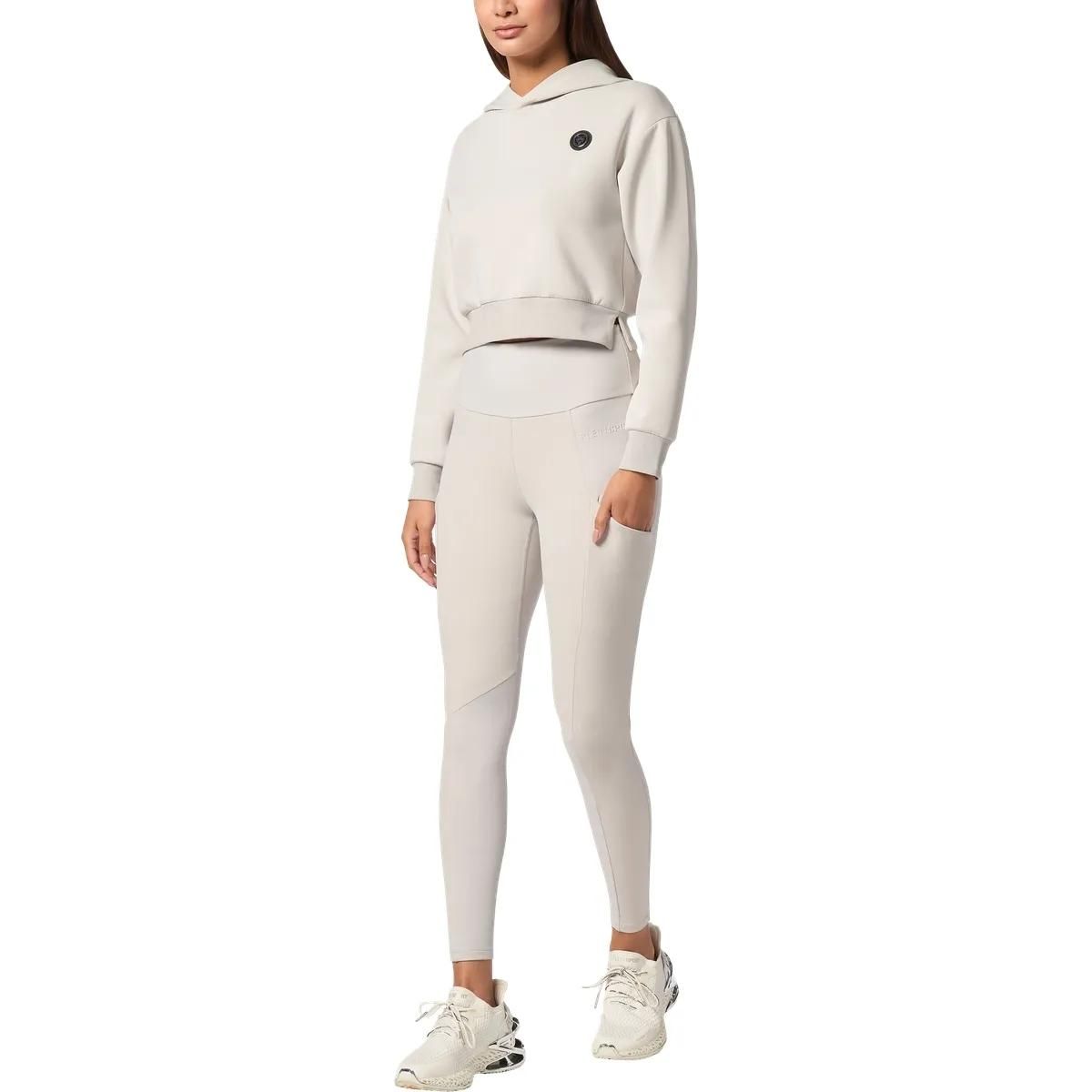 Kurz geschnittener, sportlicher Kapuzenpullover