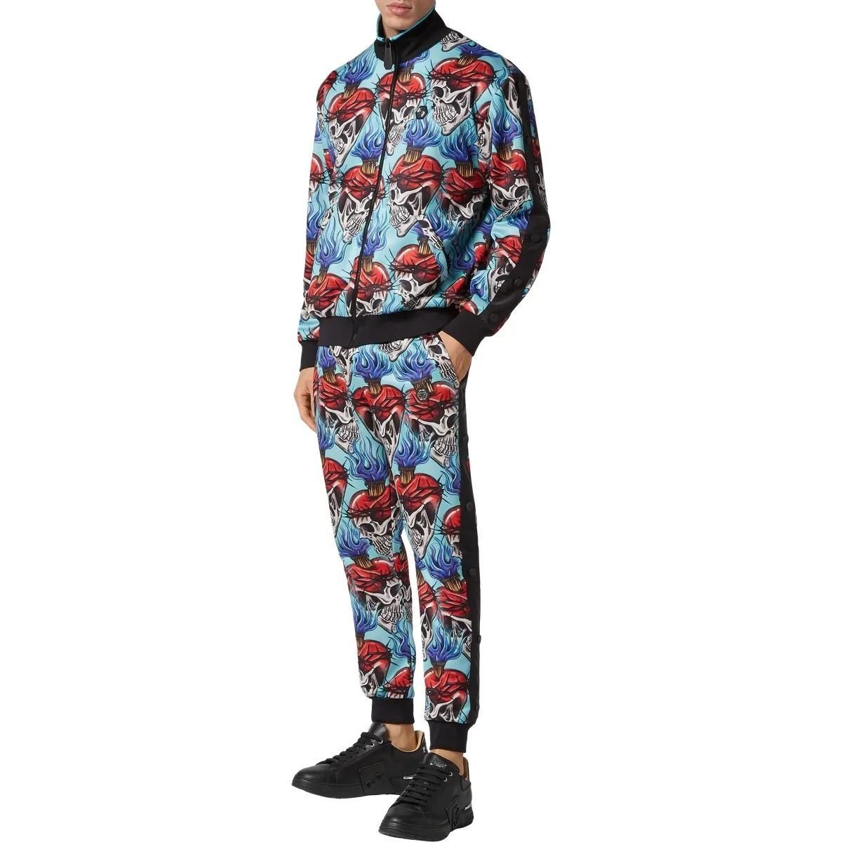 Trainingsanzug mit Tattoo-Print und Seitenknöpfen