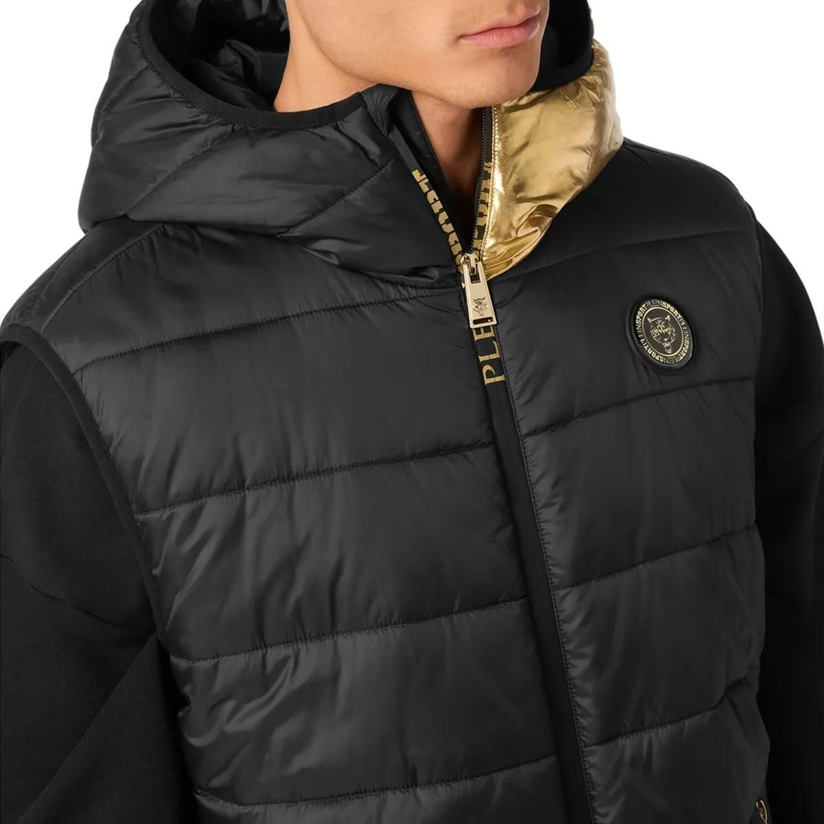 Wattierte Sportweste mit Kapuze