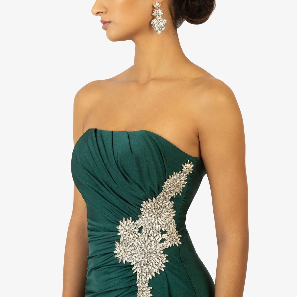 Elegantes, trägerloses Abendkleid mit Applikation