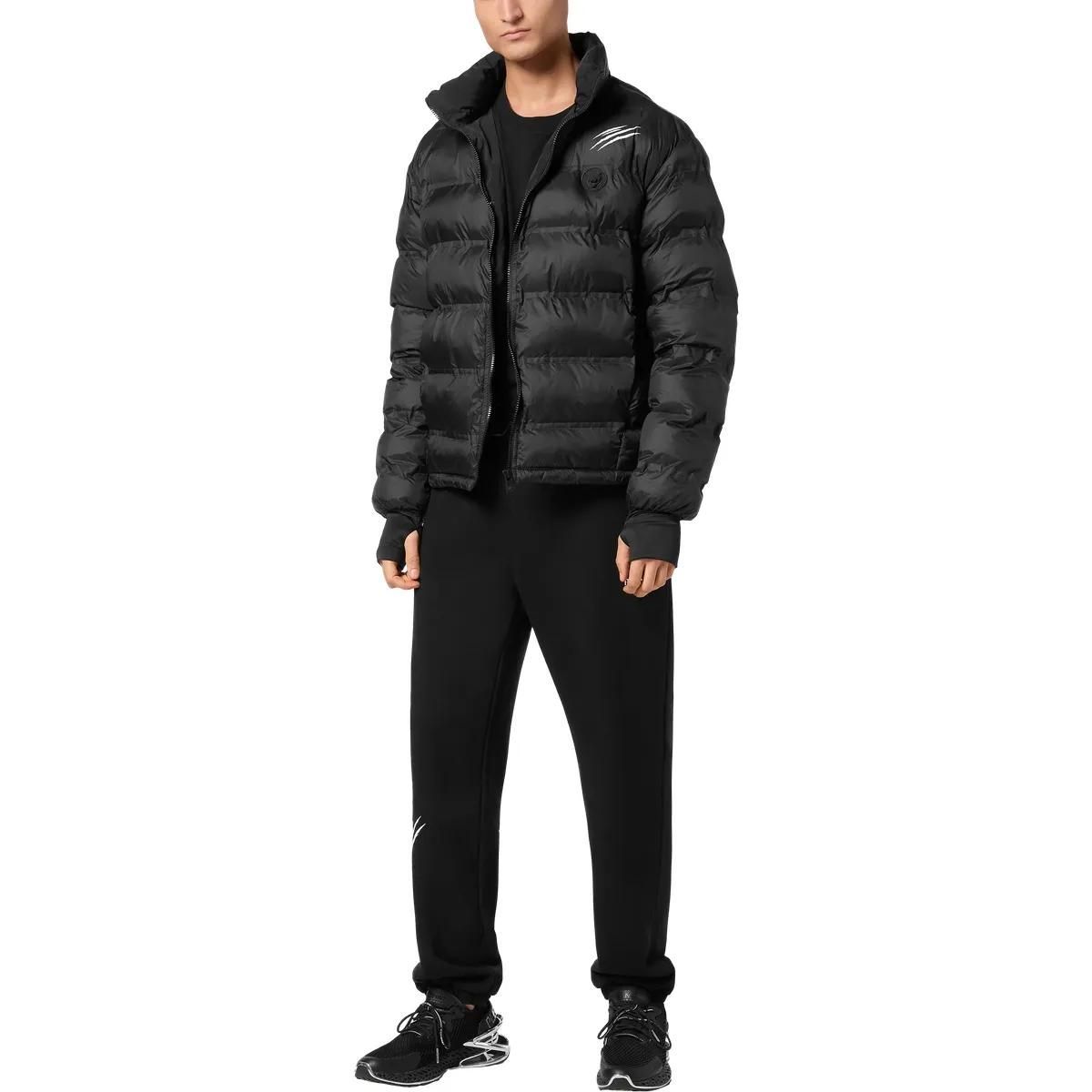 Schwarze gefütterte Daunenjacke mit Logo