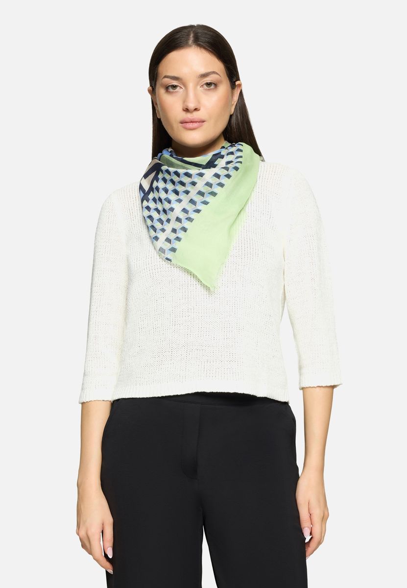 Leichter Schal mit geometrischem Muster