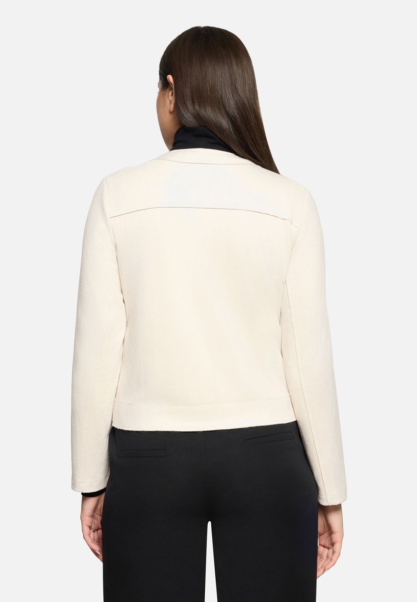 Elegante Strickjacke mit Knöpfen und Struktur