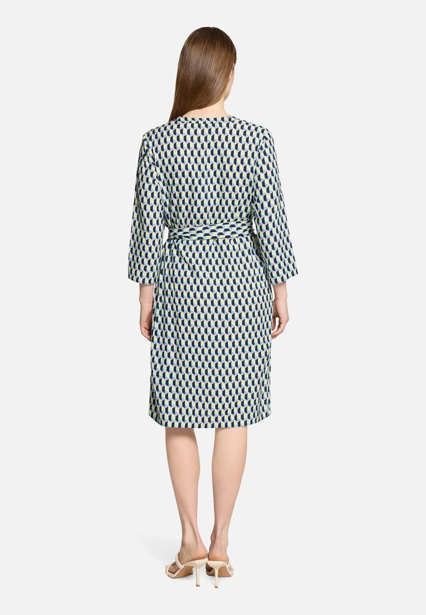 Kleid mit geometrischem Print und Bindegürtel