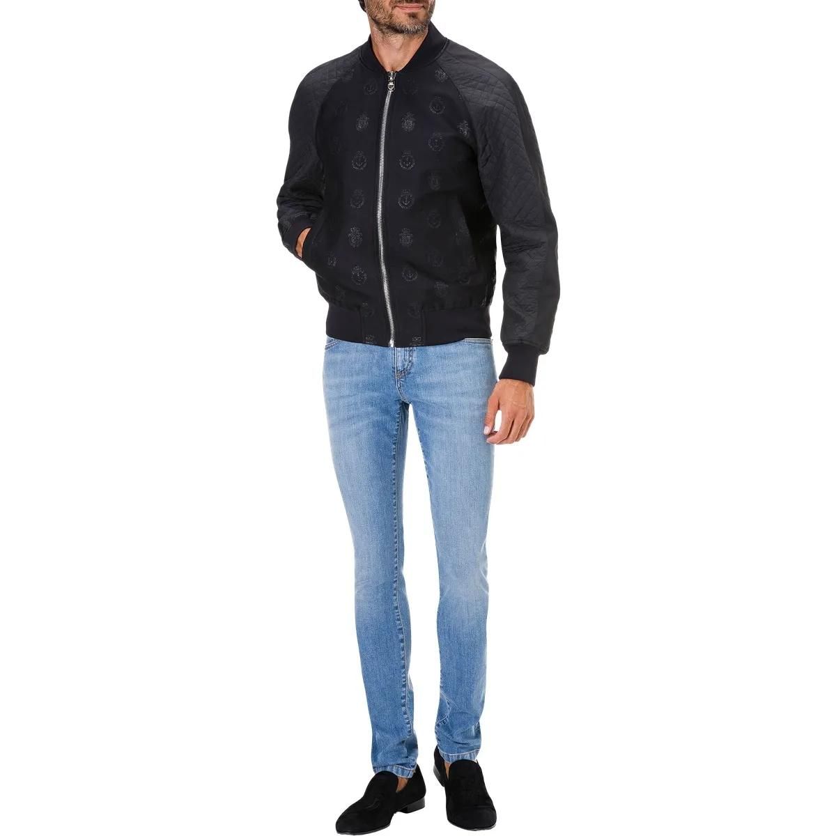 Schmal geschnittene Jeans mit heller Waschung