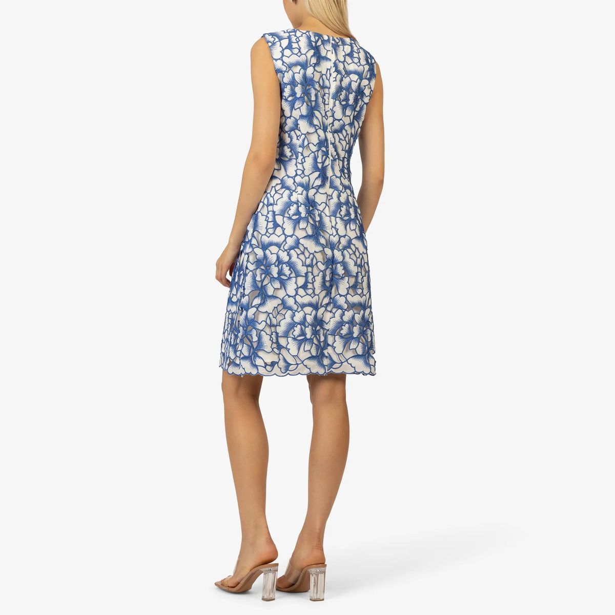 Elegantes Cocktailkleid mit Blumenspitze