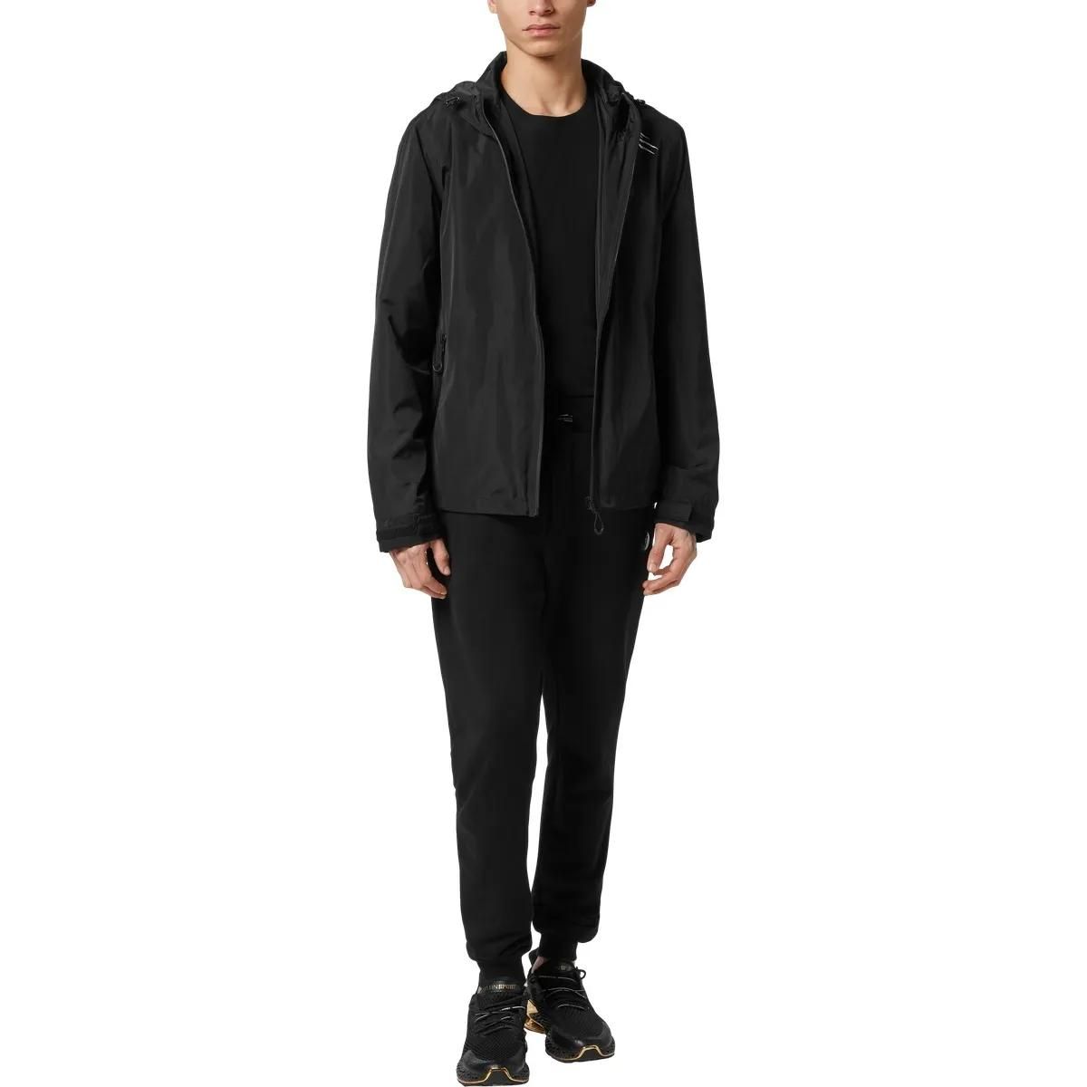 Sportliche Windjacke mit Kapuze