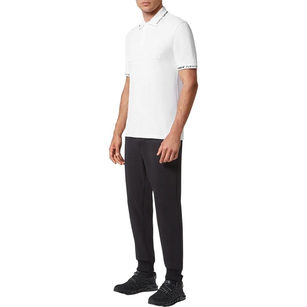Modernes Poloshirt mit geprägtem Logo
