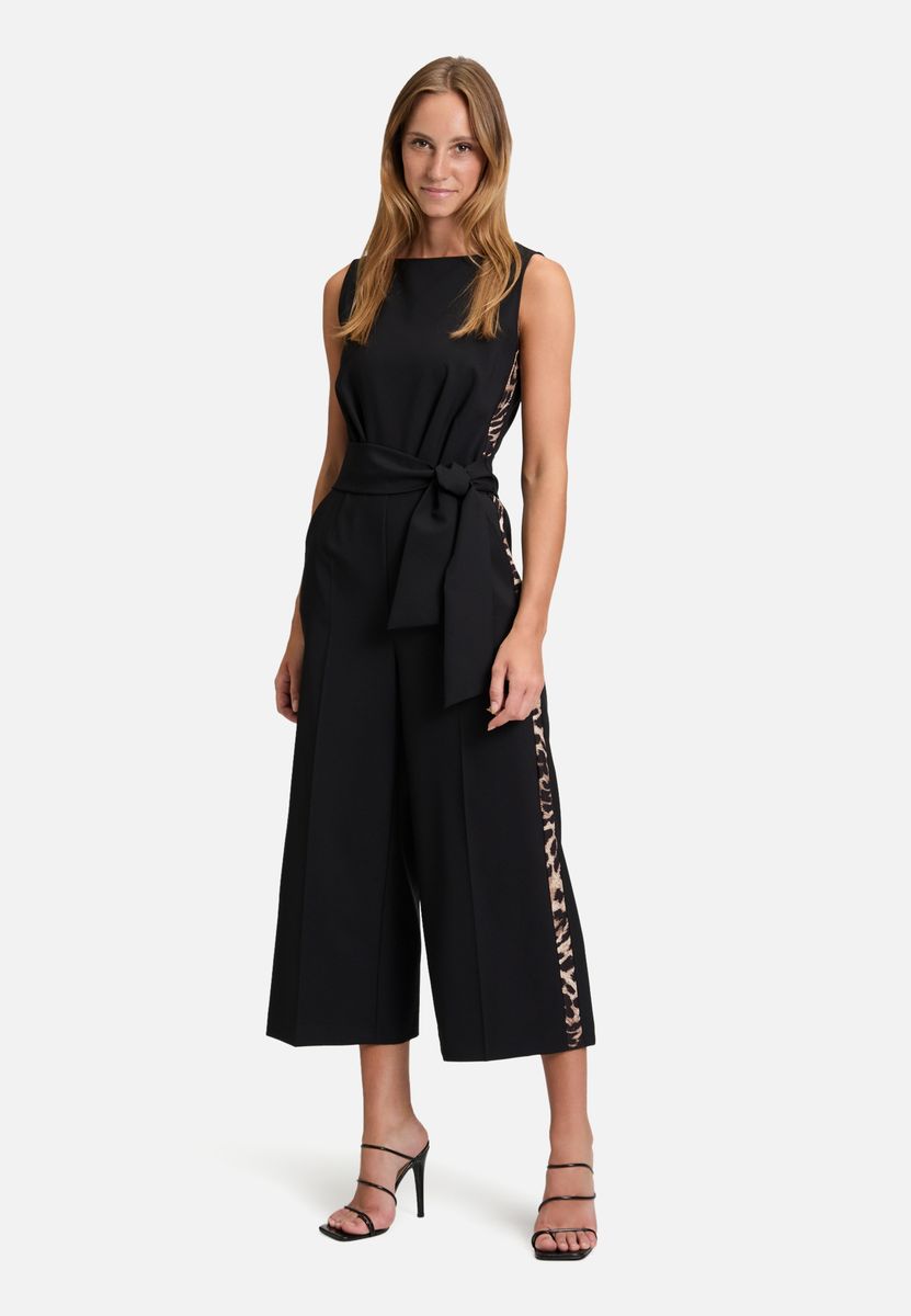 Eleganter Zweifarben-Jumpsuit mit Cropped-Bein