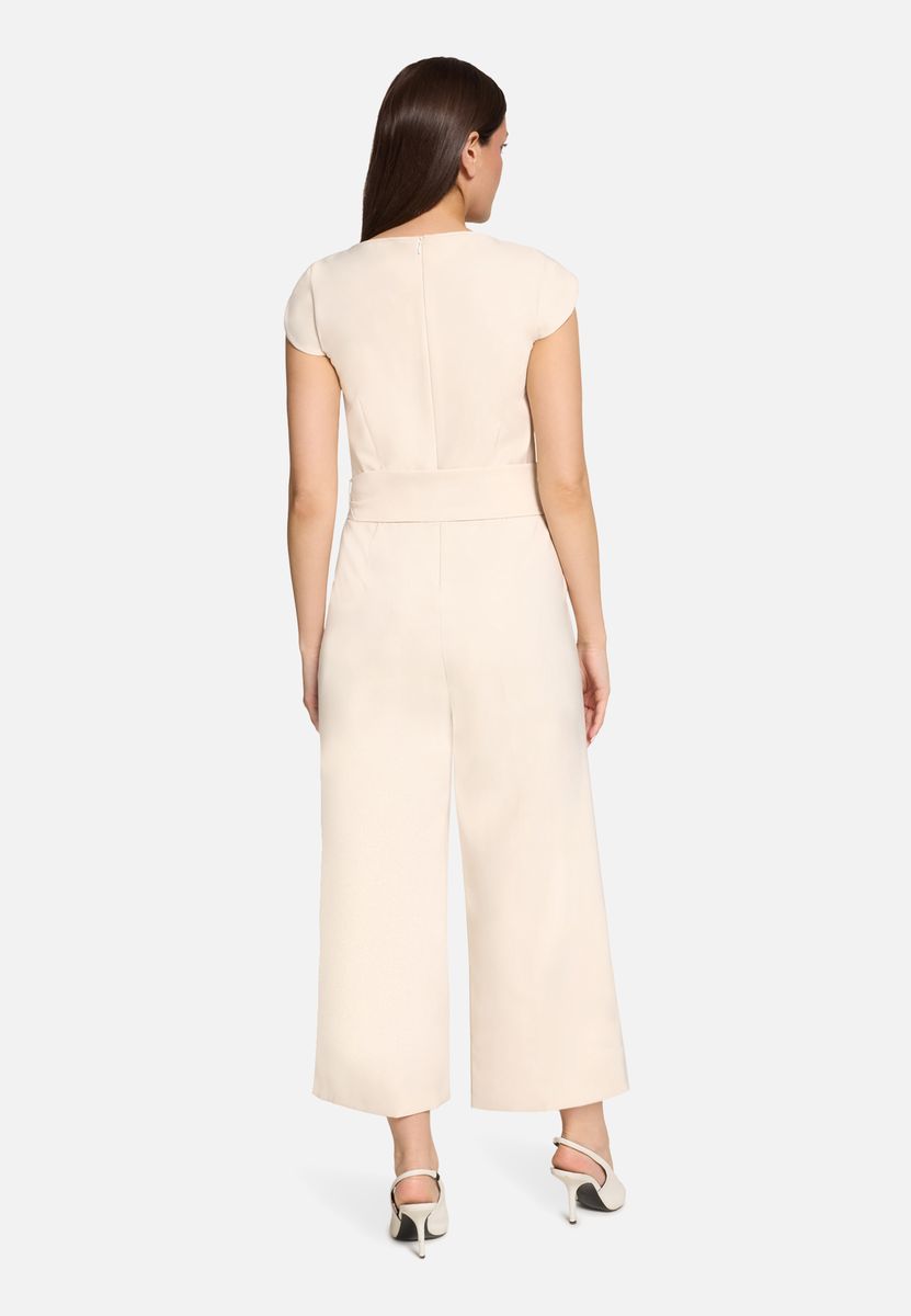 Eleganter Zweifarben-Jumpsuit mit Cropped-Bein
