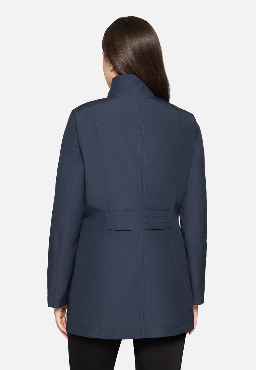 Lässige Outdoorjacke mit Stehkragen