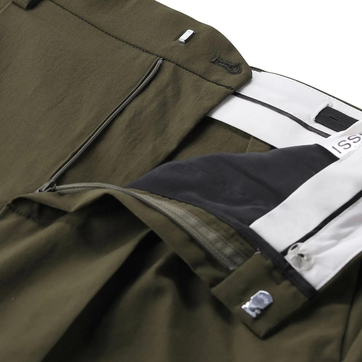 Olivegrüne, verkürzte, plissierte Hose mit weitem Bein