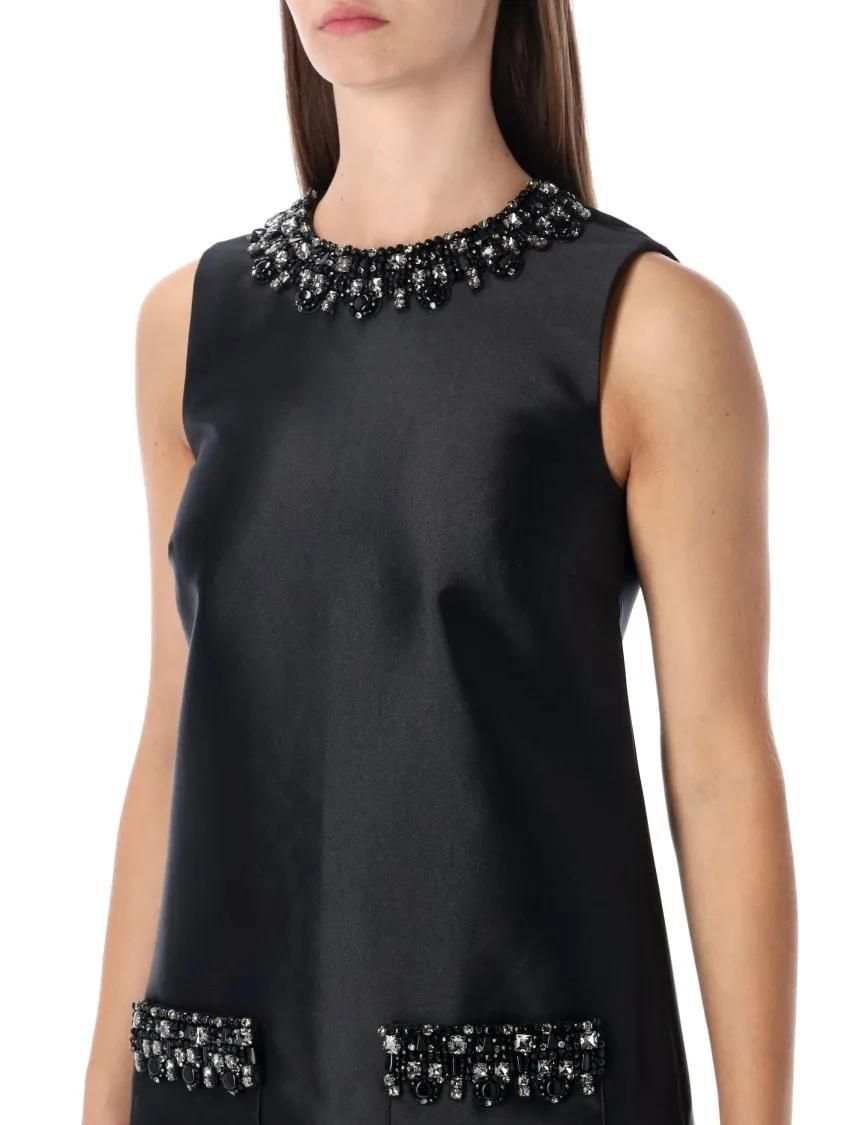 Elegantes Mini-Kleid mit Schmuckhals