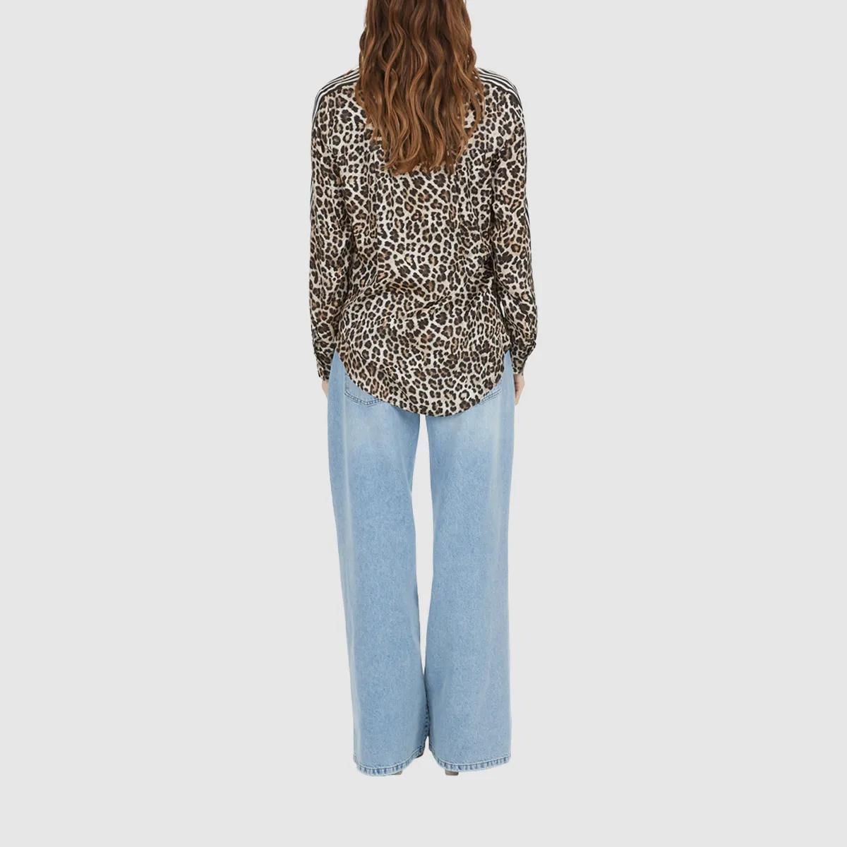 Hemd mit Leopardenmuster und Streifen an den Ärmeln