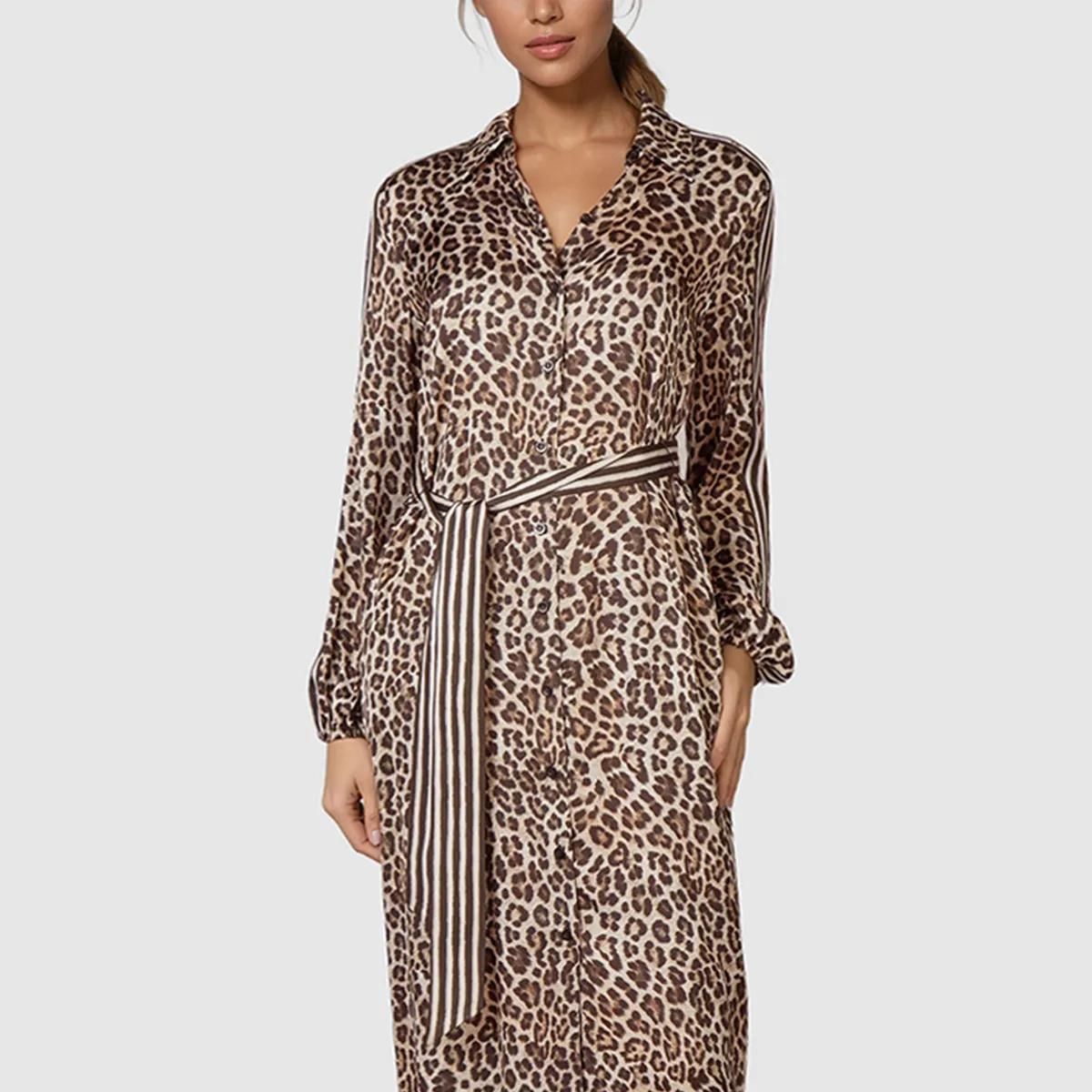 Hemdblusenkleid mit Leopardenmuster und Gürtel