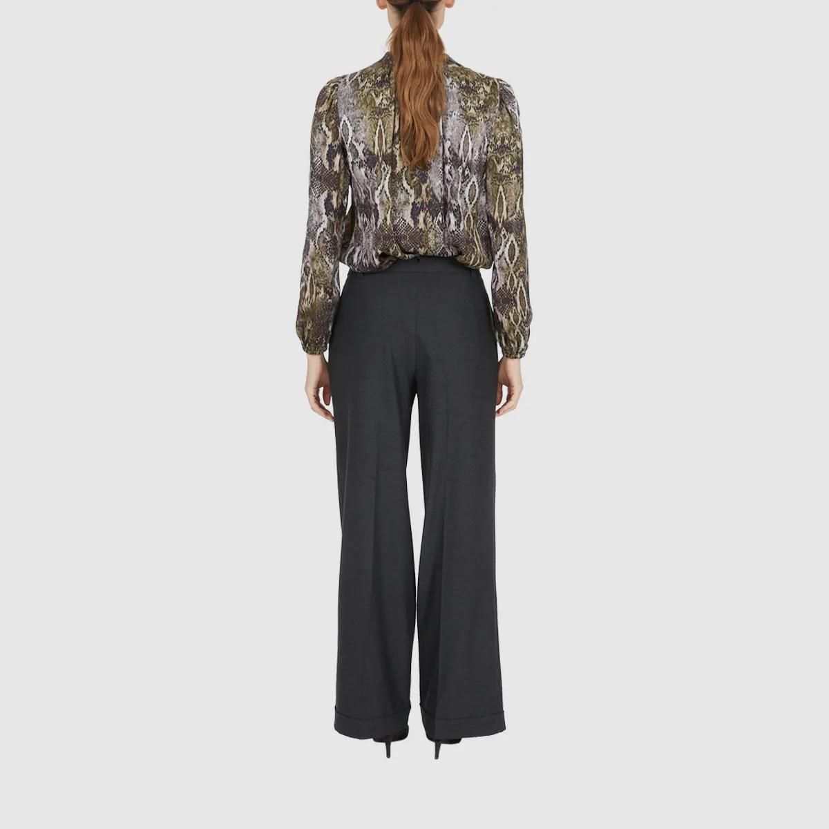 Bluse mit Schlangenmuster und Bindeband