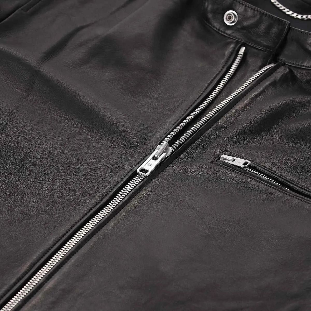 Schwarze Leder Bikerjacke mit Reißverschluss
