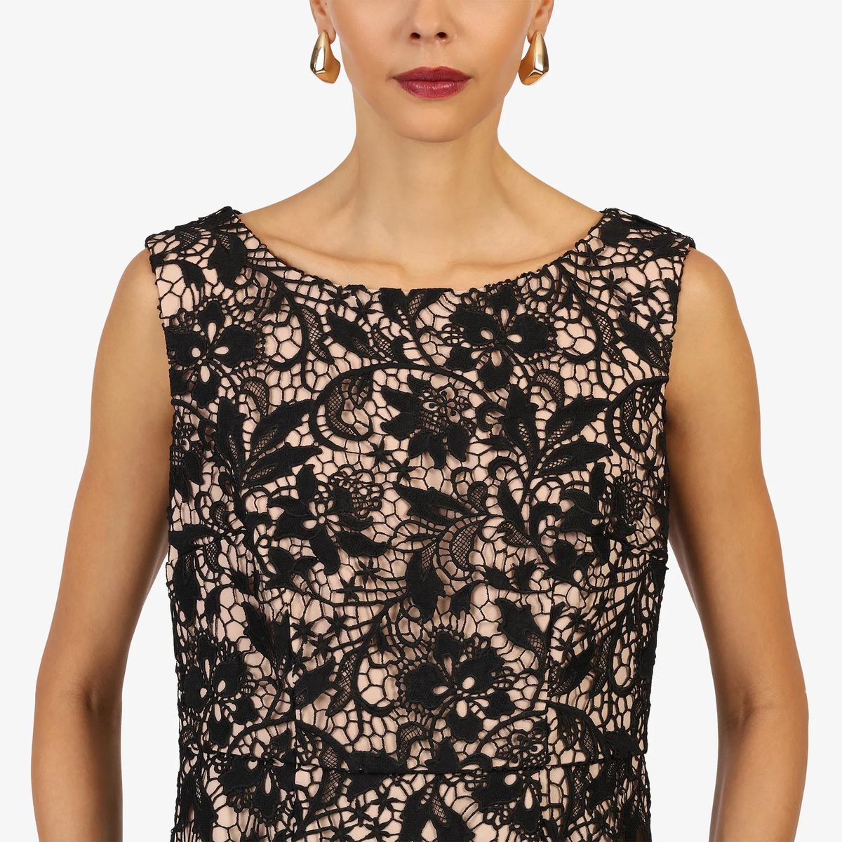 Elegantes ärmelloses Spitzenkleid