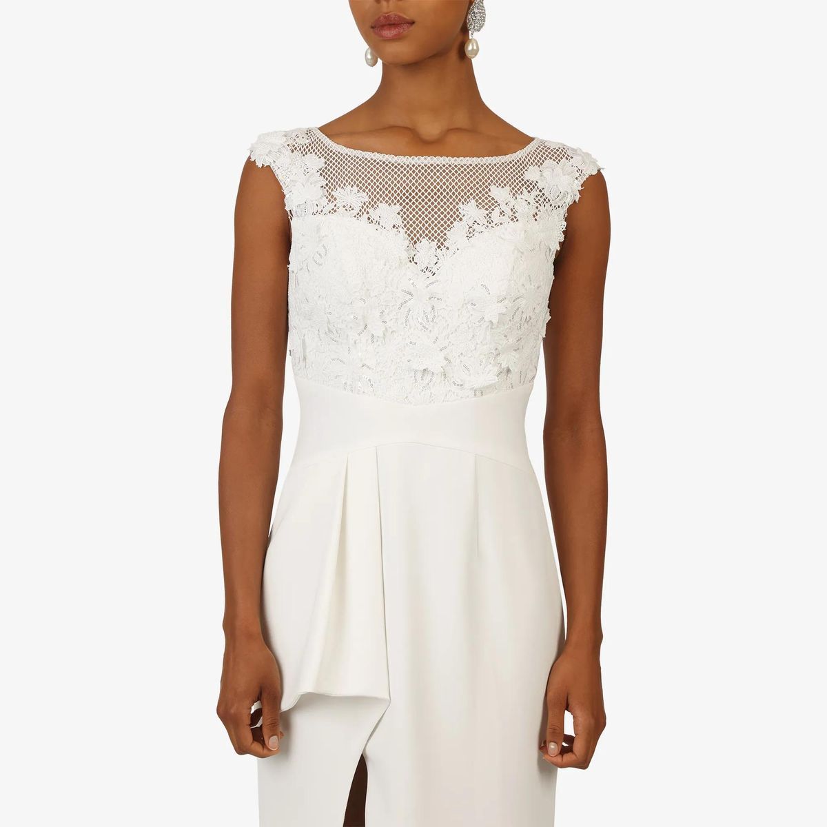 Elegantes Abendkleid mit Blumenspitze