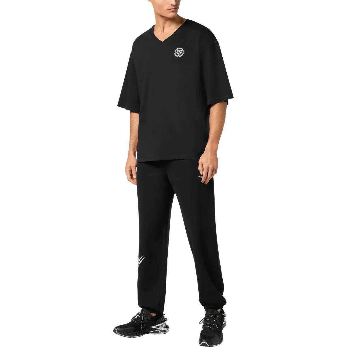 Modernes T-Shirt mit V-Ausschnitt und entspannter Passform