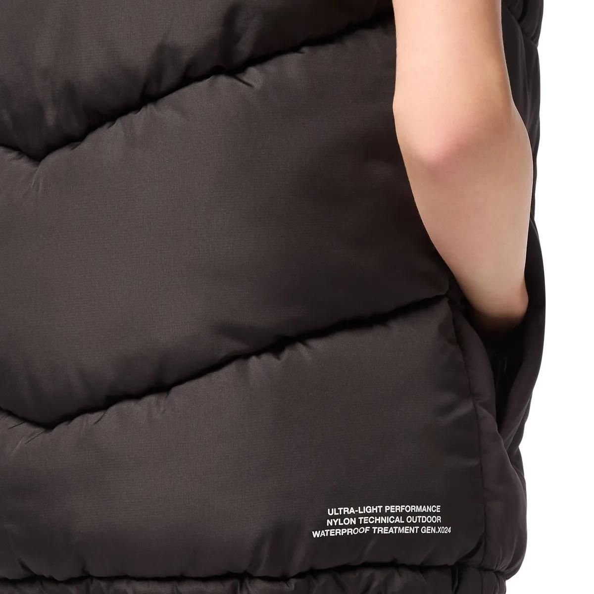 Zweifarbige gepolsterte und gesteppte Weste