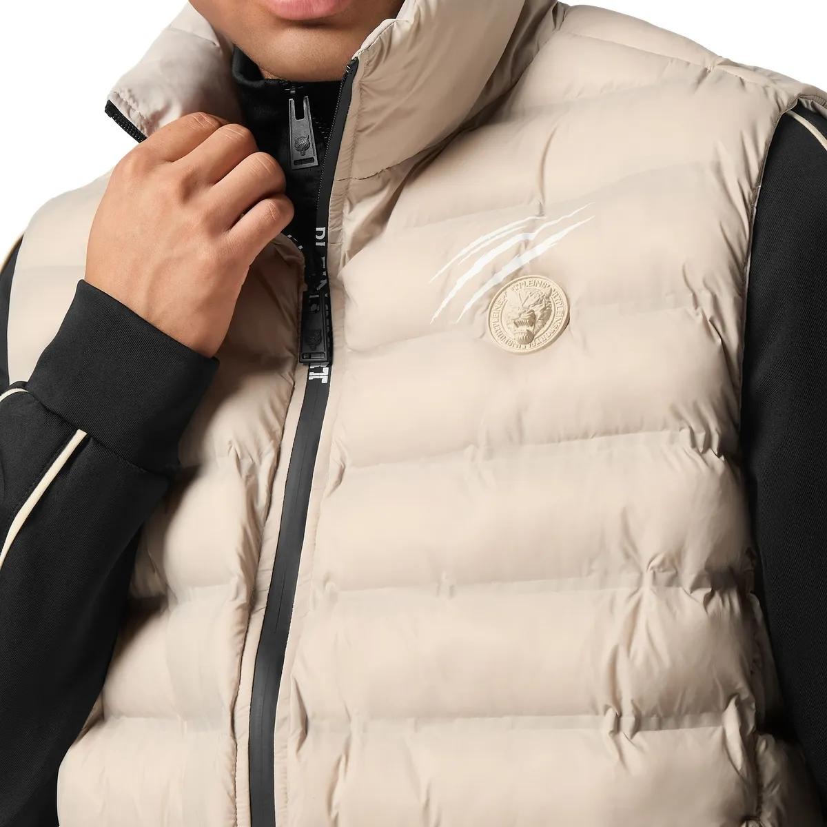 Wattierte, isolierte Weste mit Logo-Patch