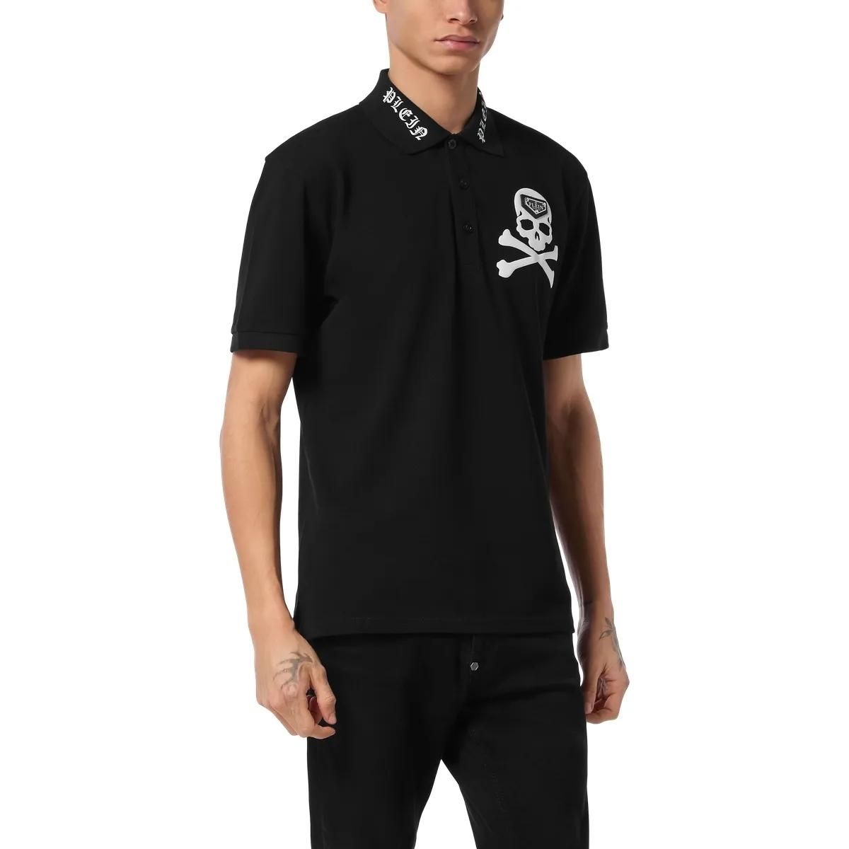Polohemd mit Totenkopf Grafik