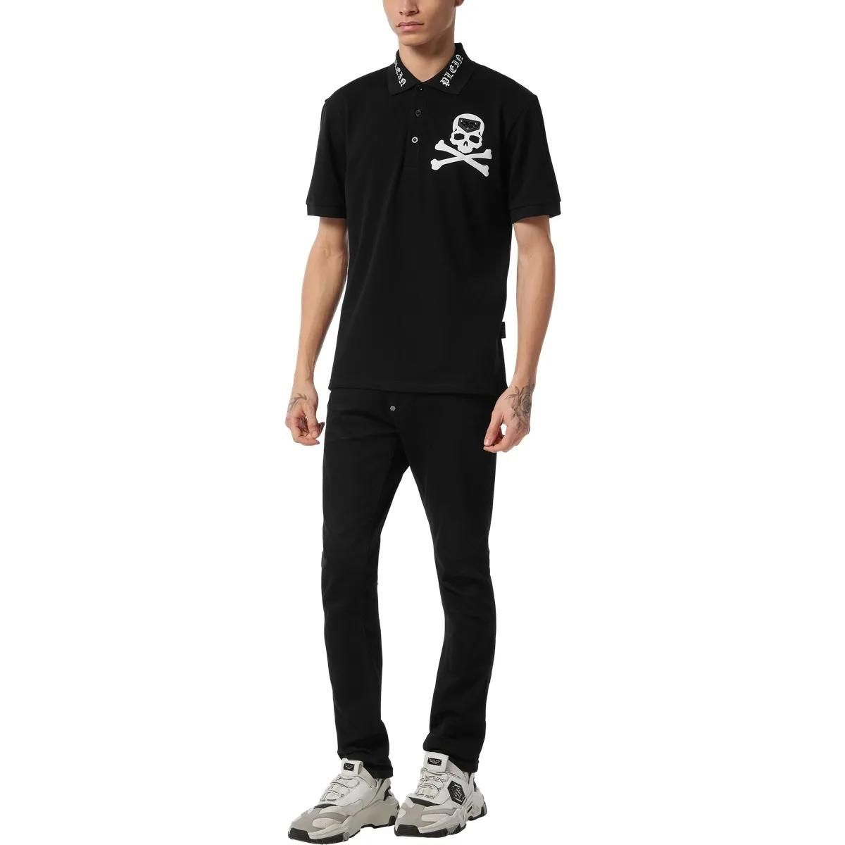 Polohemd mit Totenkopf Grafik