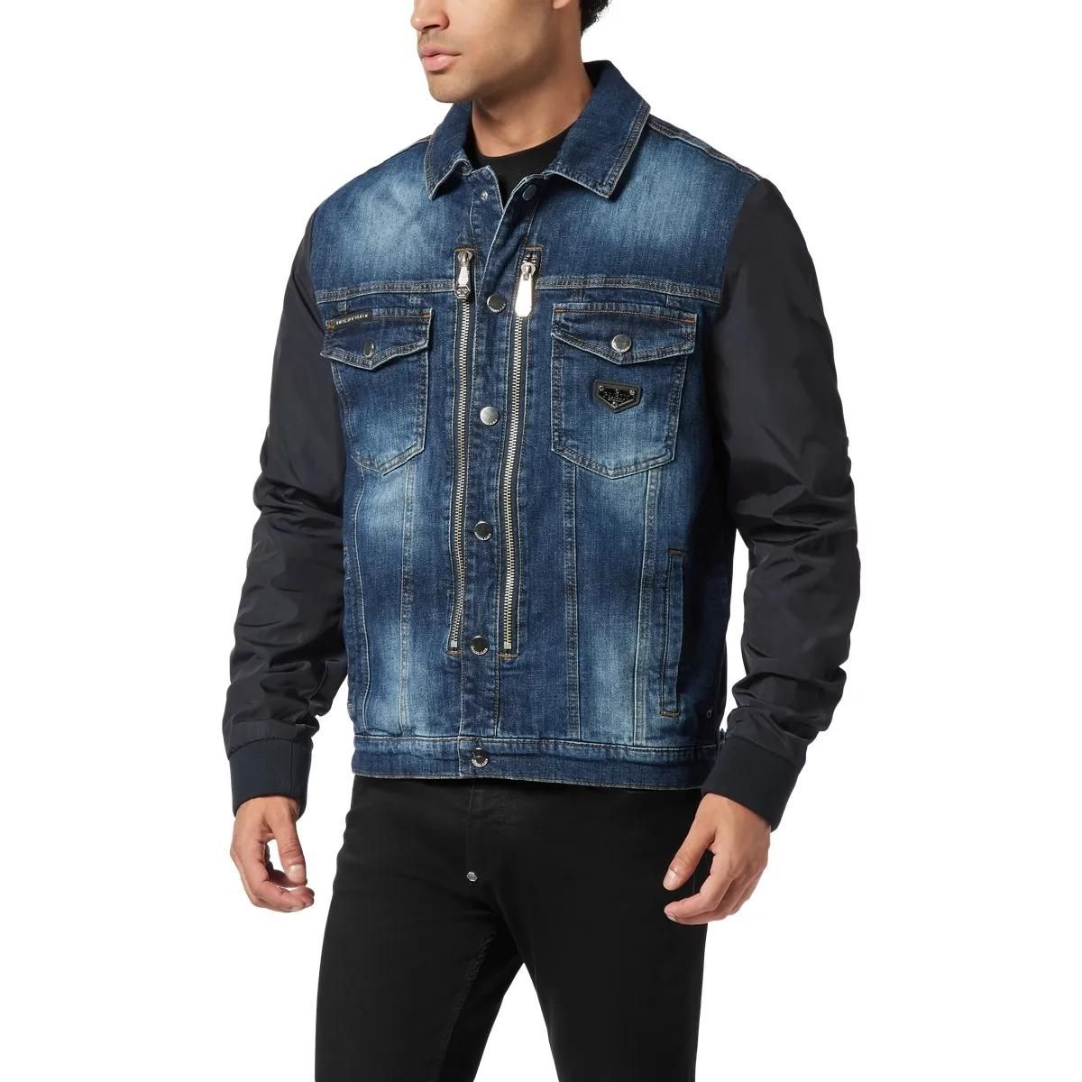 Jeansjacke mit kontrastierenden Ärmeln