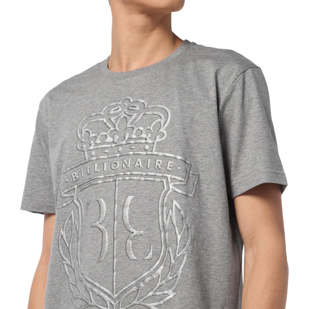T-Shirt Rundhalsausschnitt mit Wappen Grafik