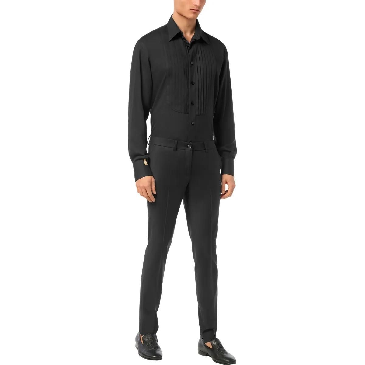 Schwarzes Hemd mit plissierter Vorderseite
