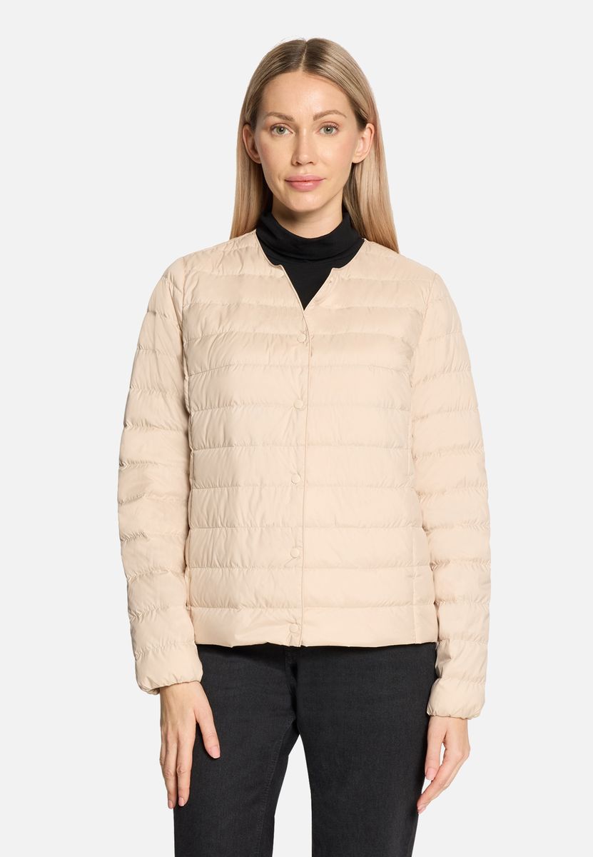 Kragenlose Steppjacke mit Daunen