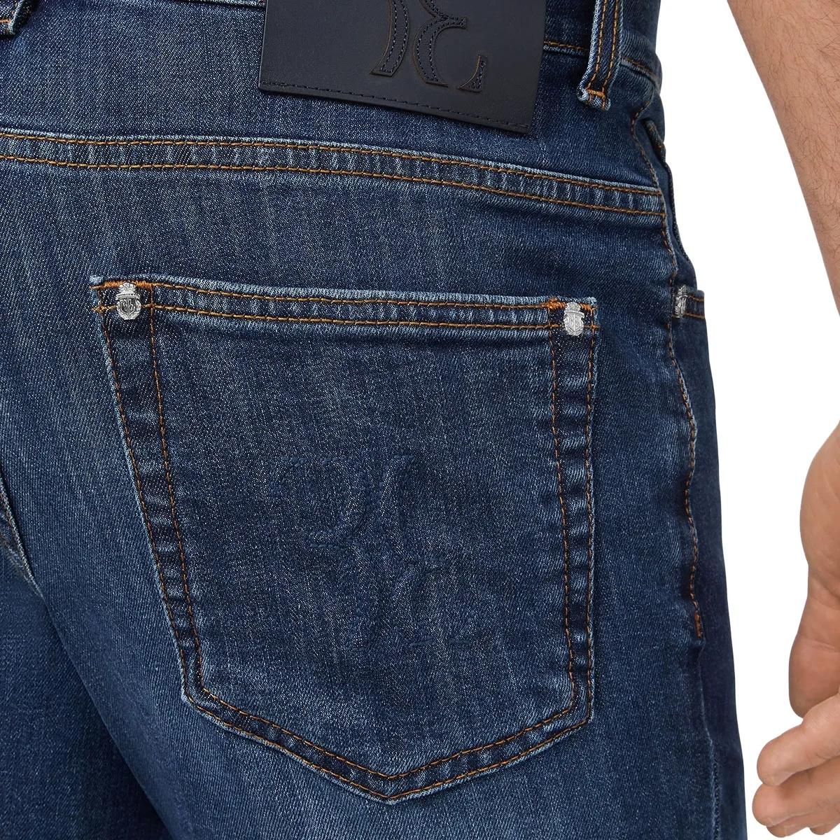 Jeans mit geradem Bein und dunkler Waschung