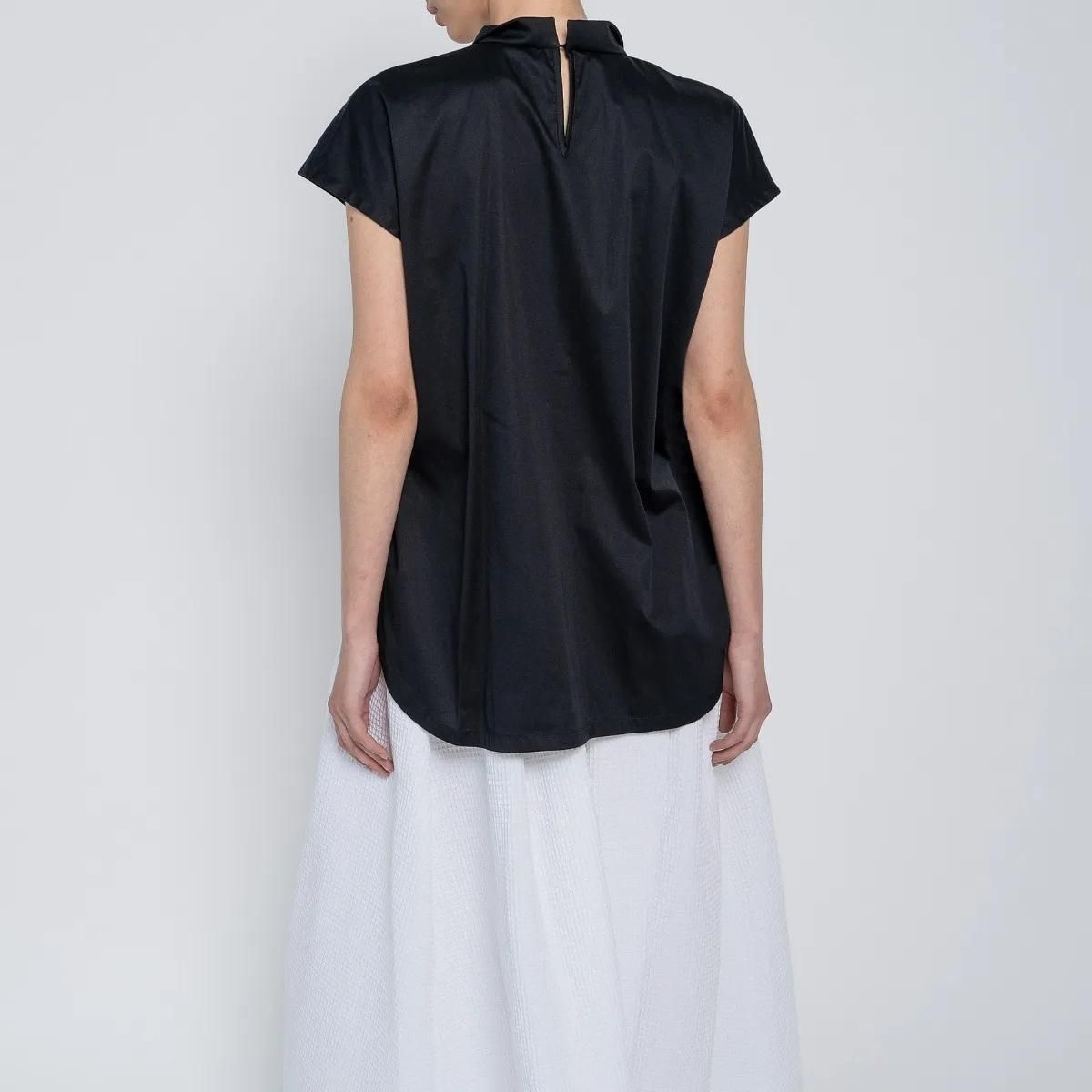 Schwarze ärmellose Kragenbluse