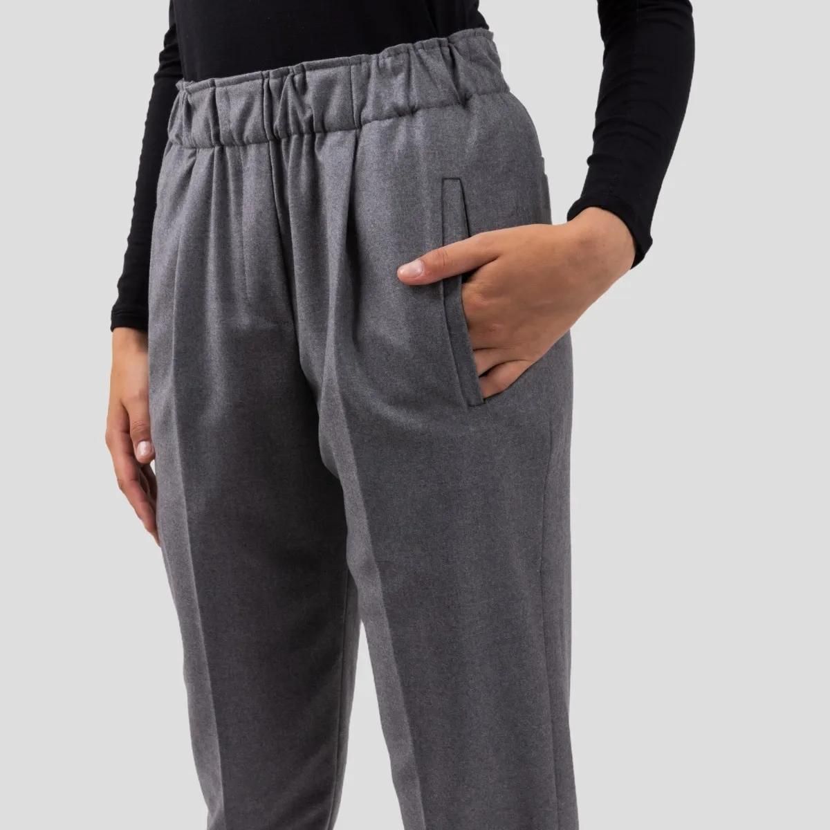 Graue Wollhose im Jogger-Stil