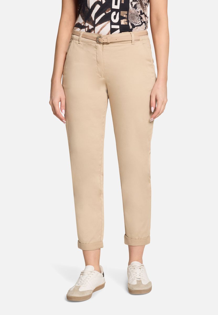 Chino-Hose mit lockerem Schnitt und Gürtel