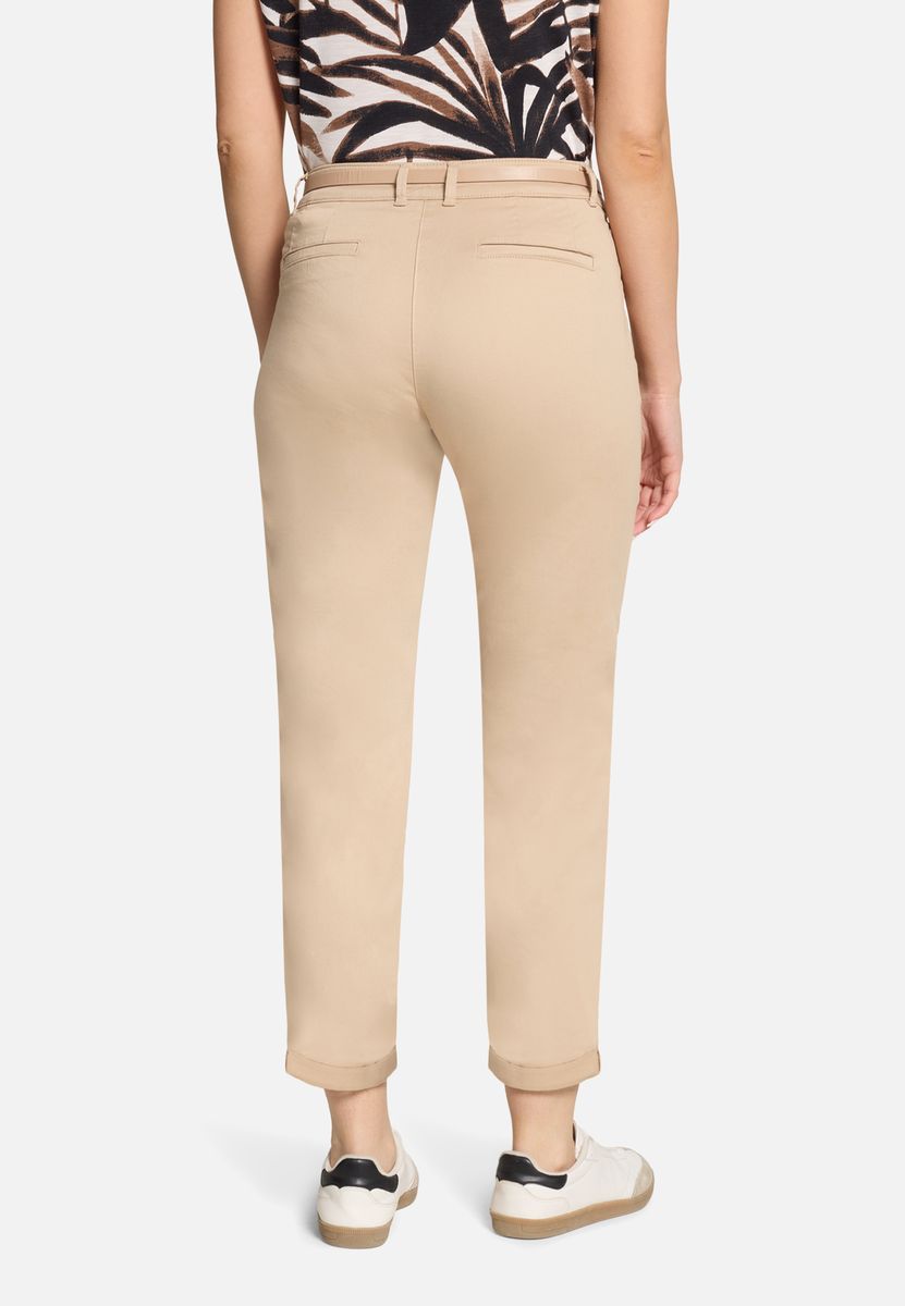 Chino-Hose mit lockerem Schnitt und Gürtel