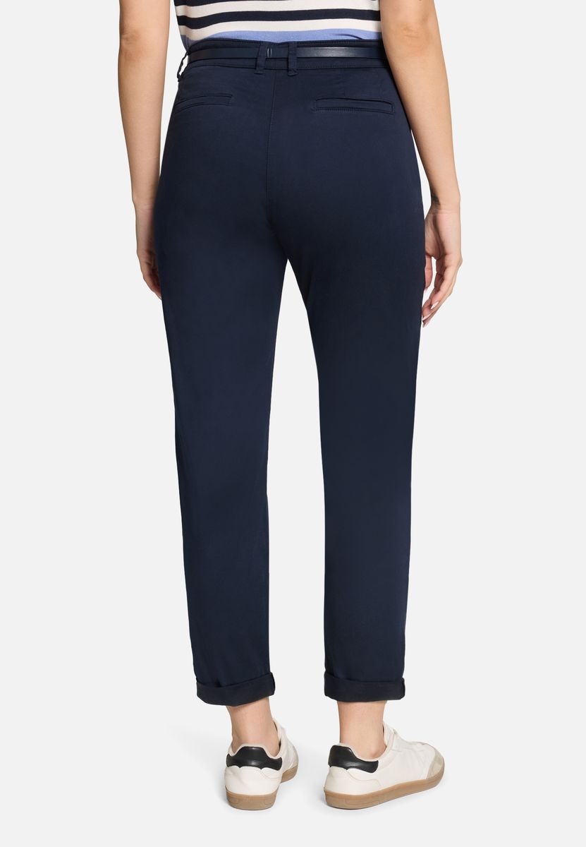 Chino-Hose mit lockerem Schnitt und Gürtel