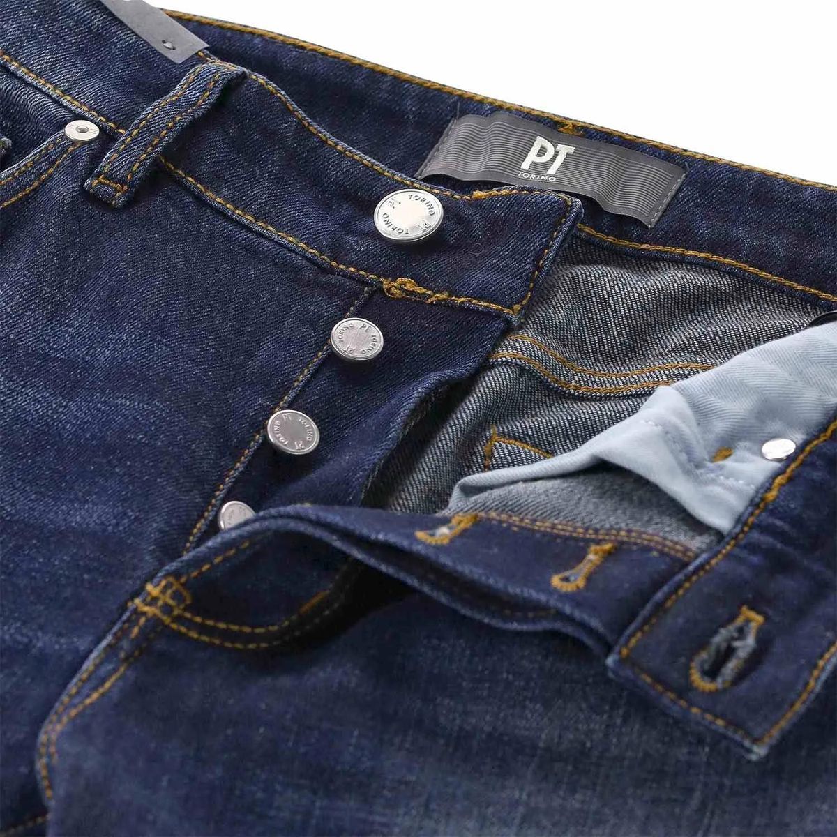 Jeans mit konischem Schnitt und Knopfleiste