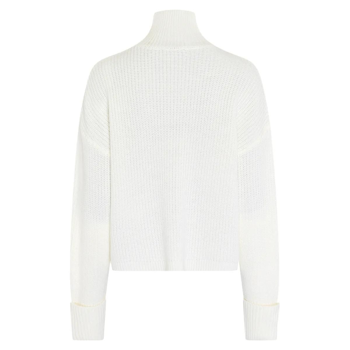 Eleganter Rollkragen-Strickpullover mit Schmuck